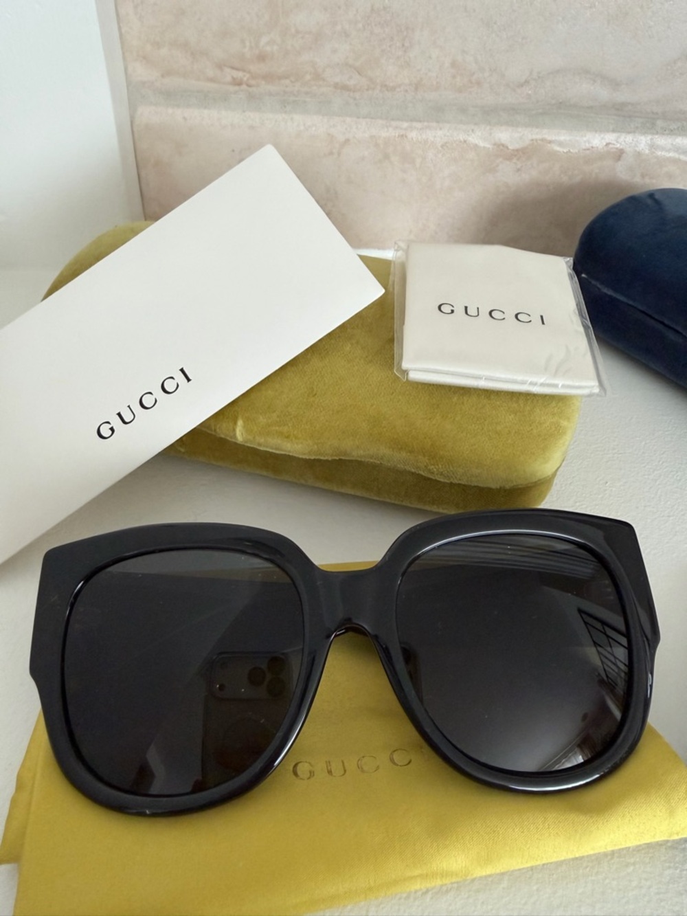 New Gucci Black and Gold Oversized Square Sunglasses. Authentic. GG0142SA - Picture 3 of 10